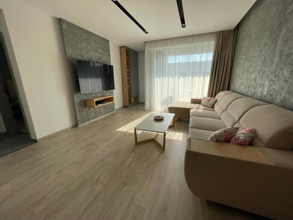 Greenbay Apartment With Free Parking Trenčín Exteriör bild