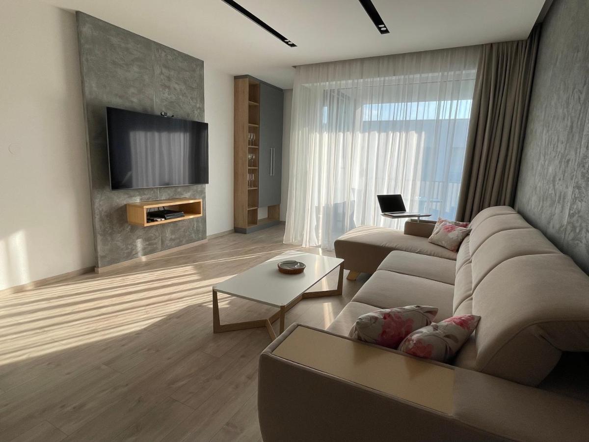 Greenbay Apartment With Free Parking Trenčín Exteriör bild