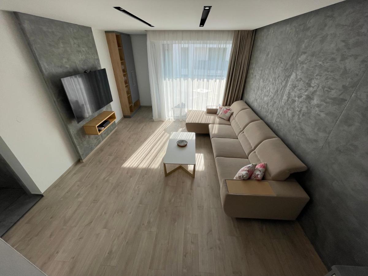 Greenbay Apartment With Free Parking Trenčín Exteriör bild