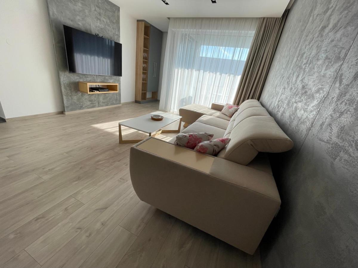 Greenbay Apartment With Free Parking Trenčín Exteriör bild