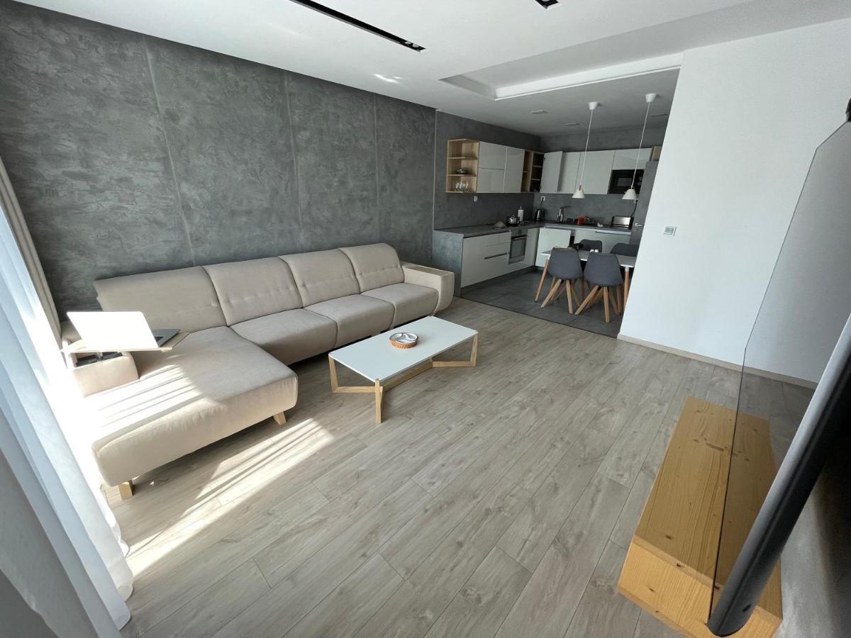 Greenbay Apartment With Free Parking Trenčín Exteriör bild