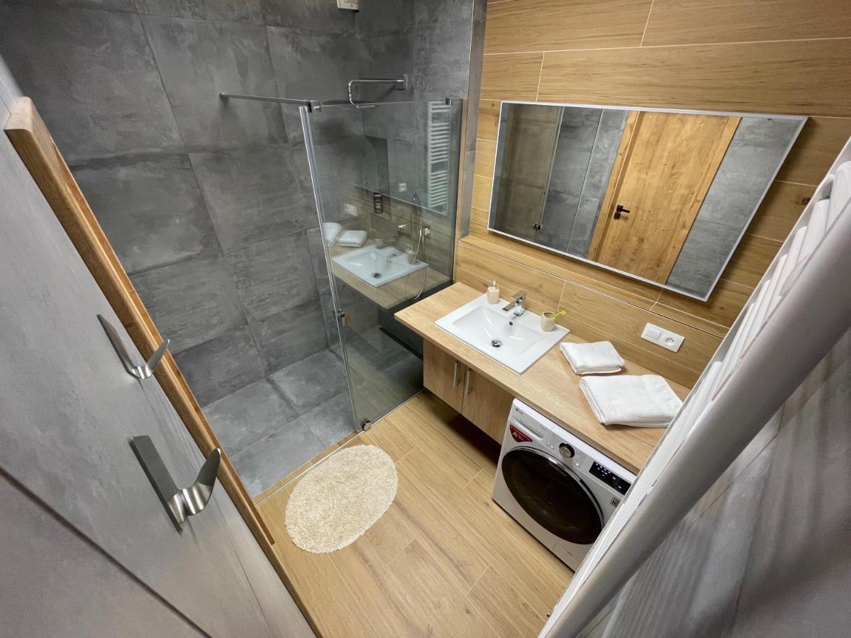 Greenbay Apartment With Free Parking Trenčín Exteriör bild