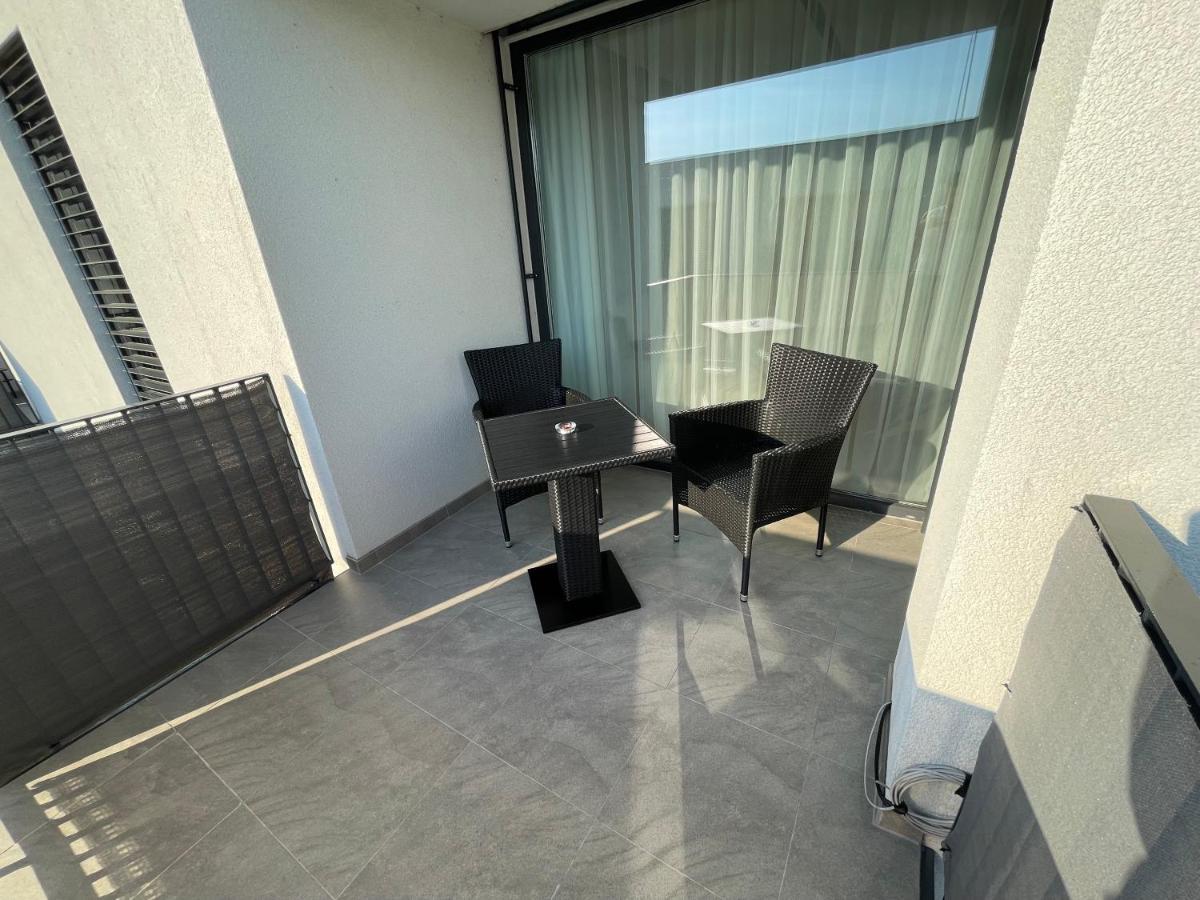 Greenbay Apartment With Free Parking Trenčín Exteriör bild