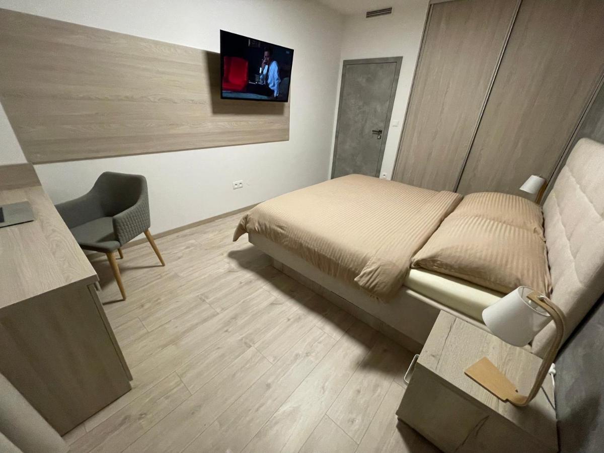 Greenbay Apartment With Free Parking Trenčín Exteriör bild
