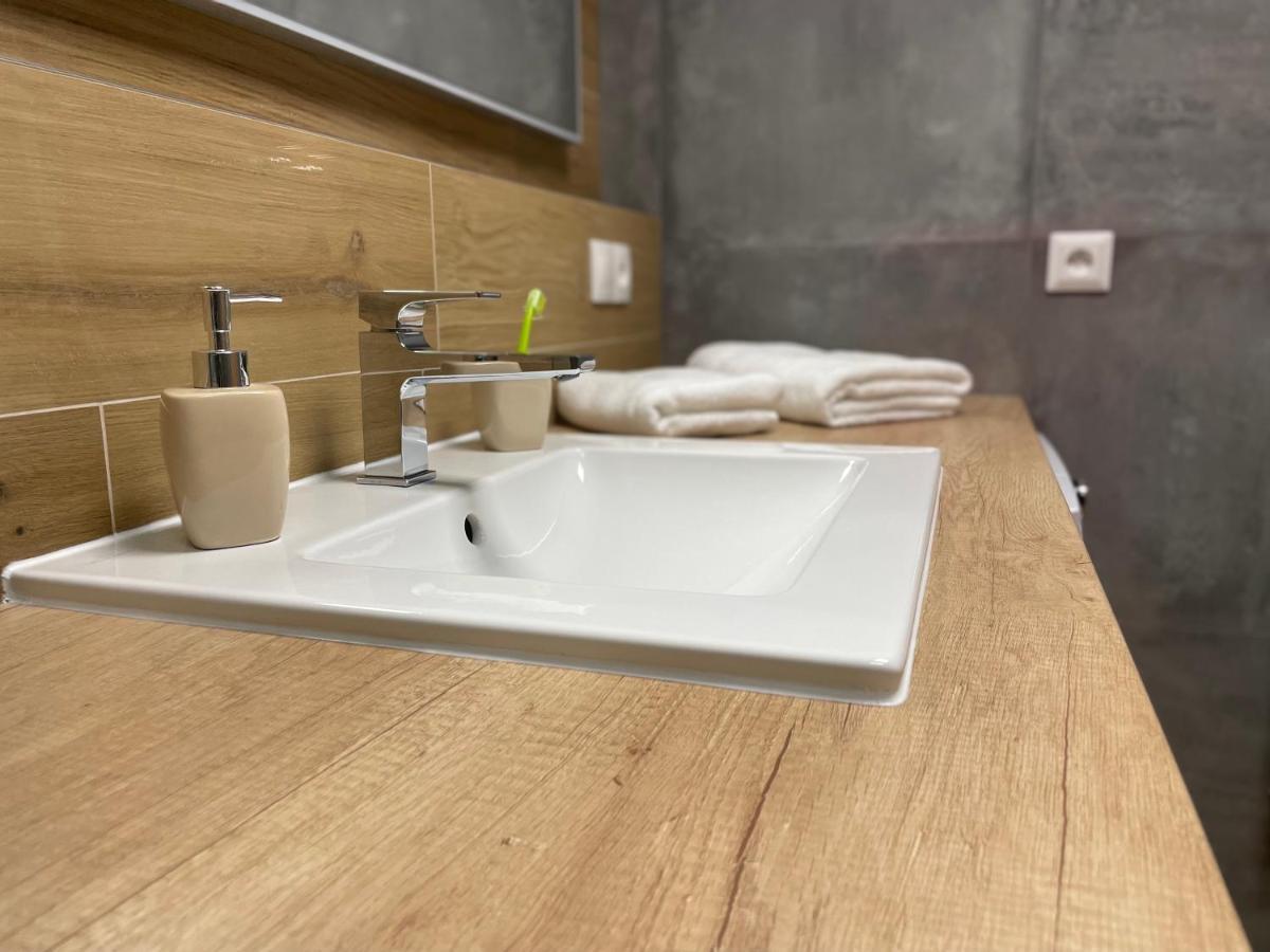 Greenbay Apartment With Free Parking Trenčín Exteriör bild