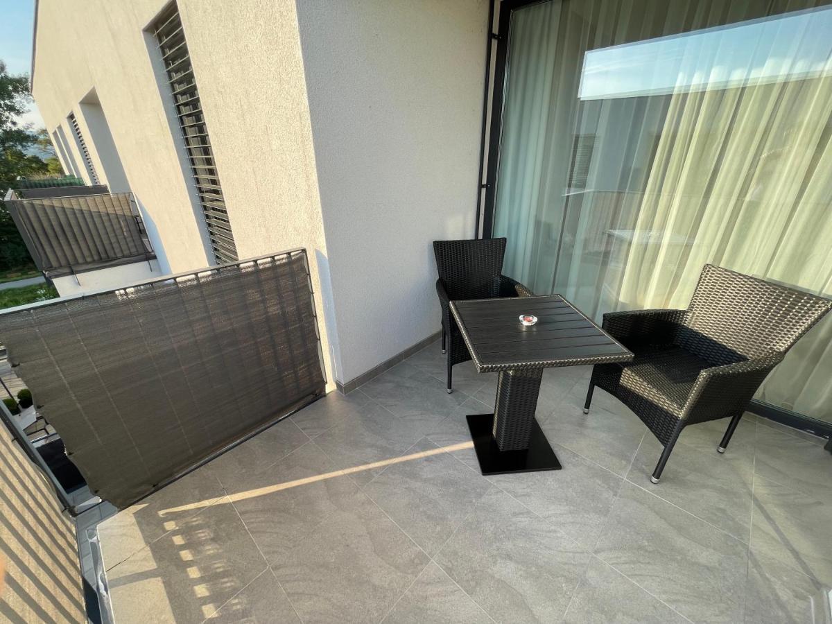 Greenbay Apartment With Free Parking Trenčín Exteriör bild