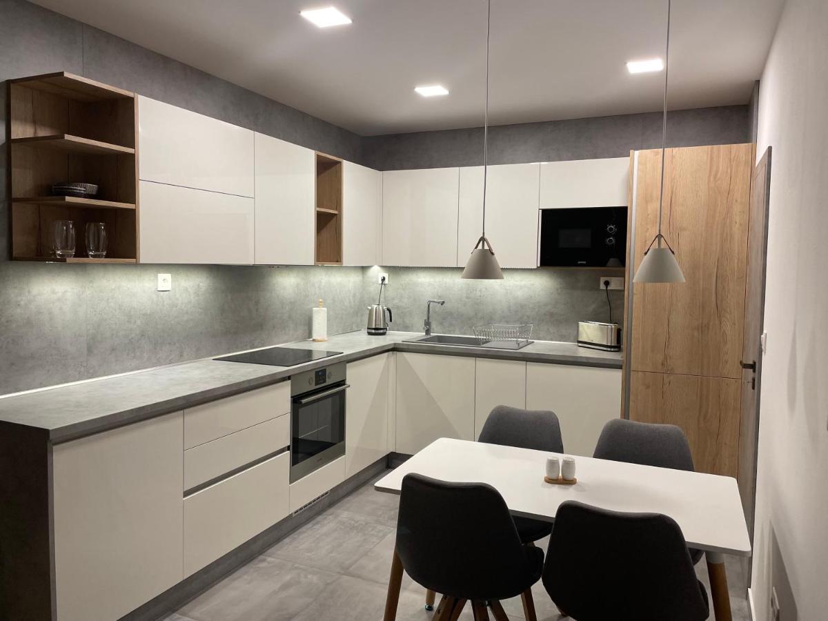 Greenbay Apartment With Free Parking Trenčín Exteriör bild