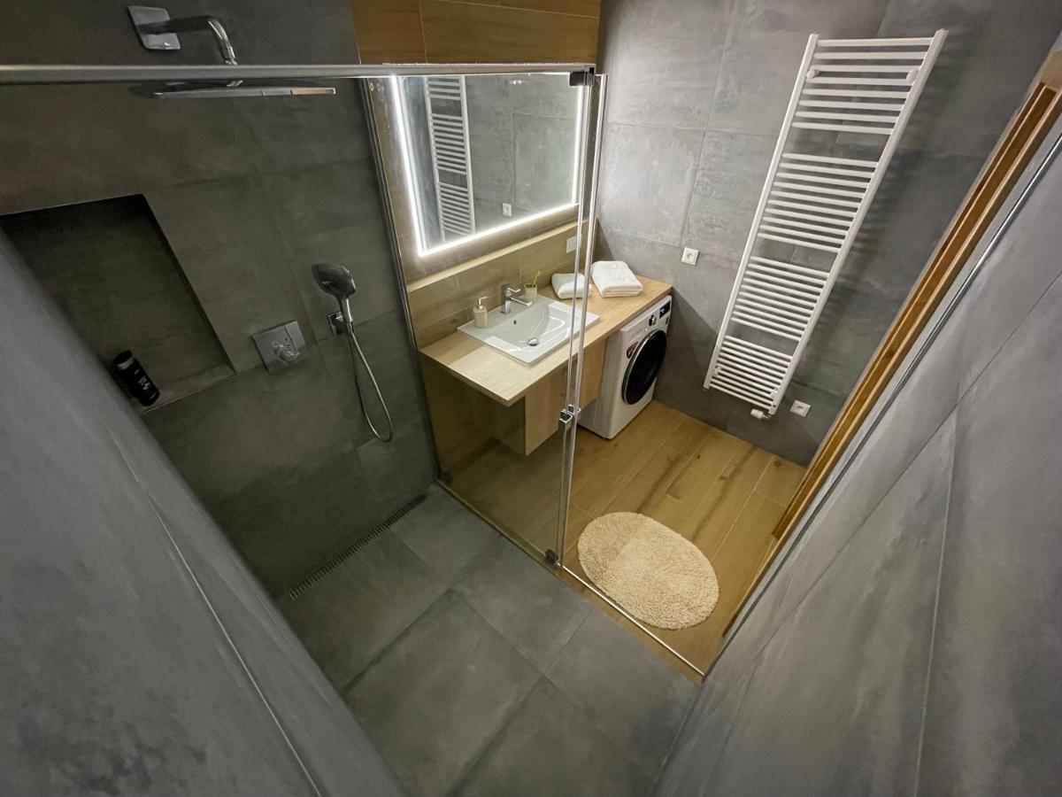 Greenbay Apartment With Free Parking Trenčín Exteriör bild
