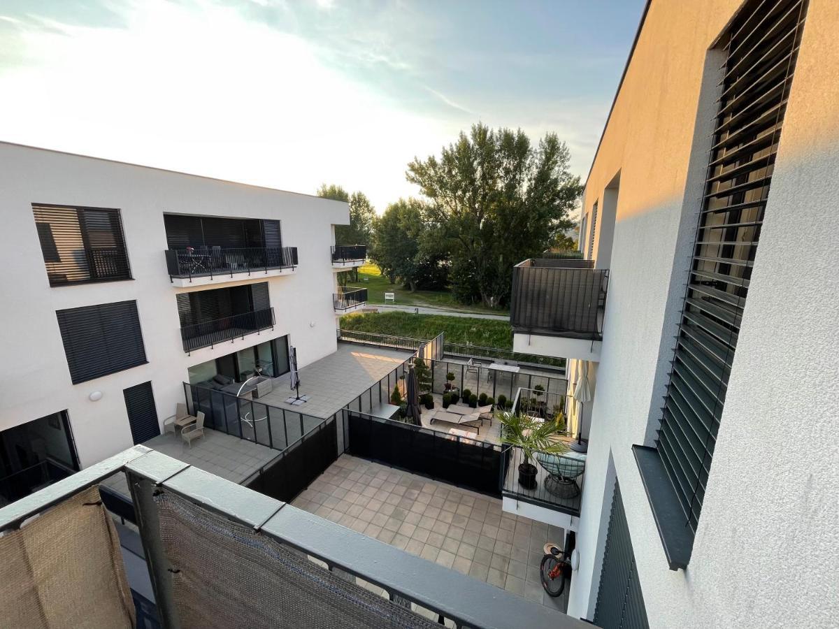 Greenbay Apartment With Free Parking Trenčín Exteriör bild