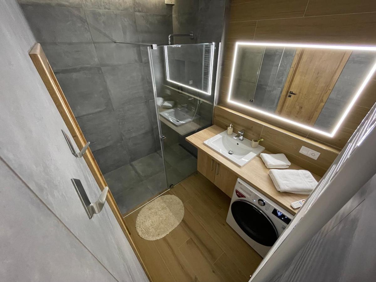 Greenbay Apartment With Free Parking Trenčín Exteriör bild