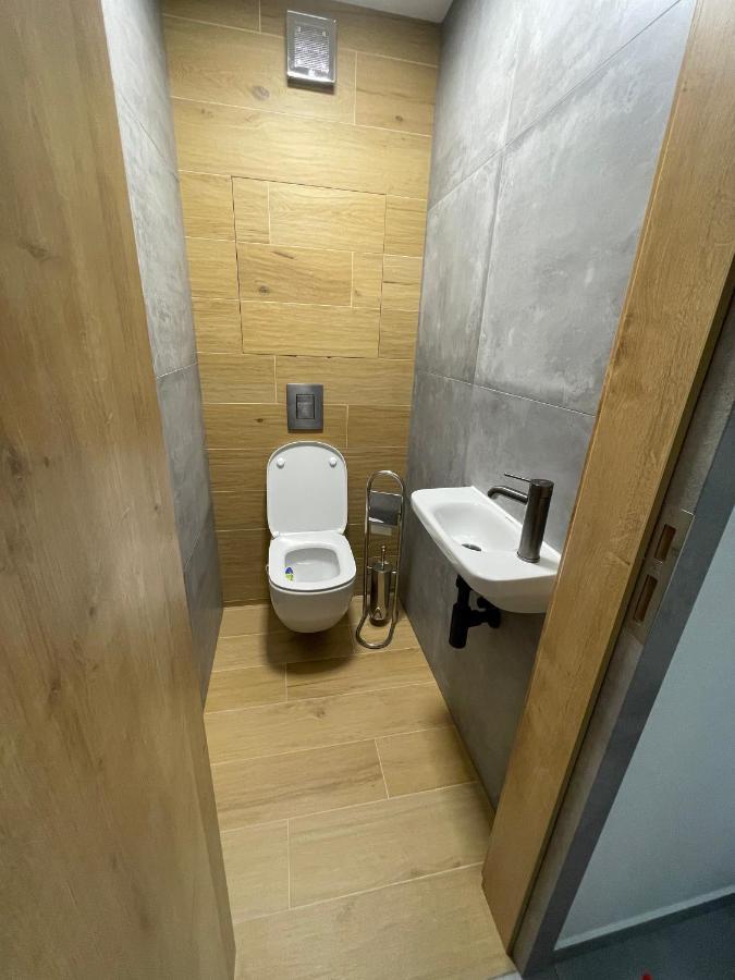 Greenbay Apartment With Free Parking Trenčín Exteriör bild