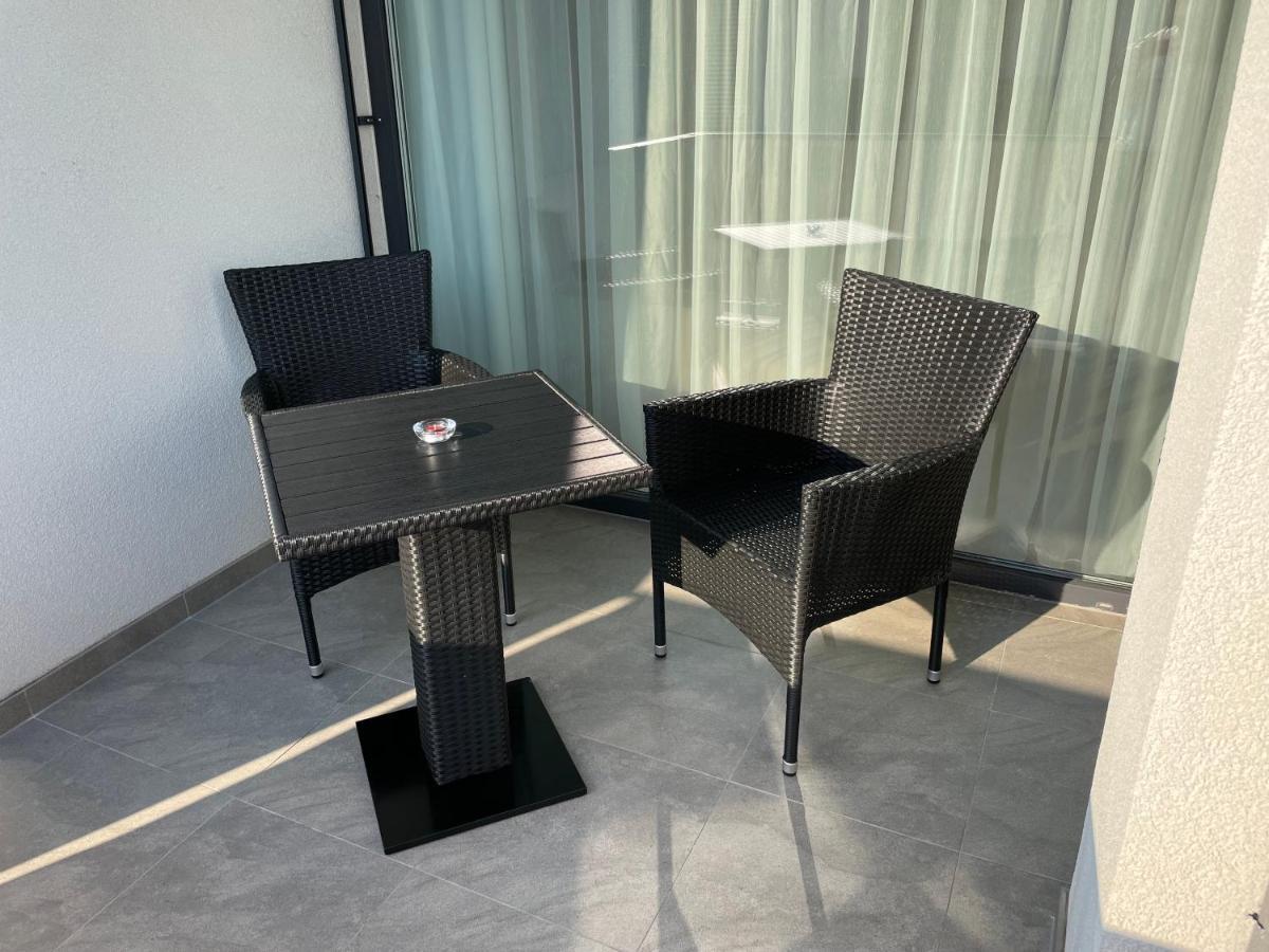 Greenbay Apartment With Free Parking Trenčín Exteriör bild