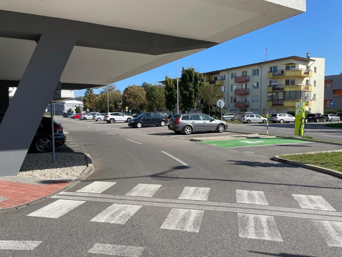Greenbay Apartment With Free Parking Trenčín Exteriör bild